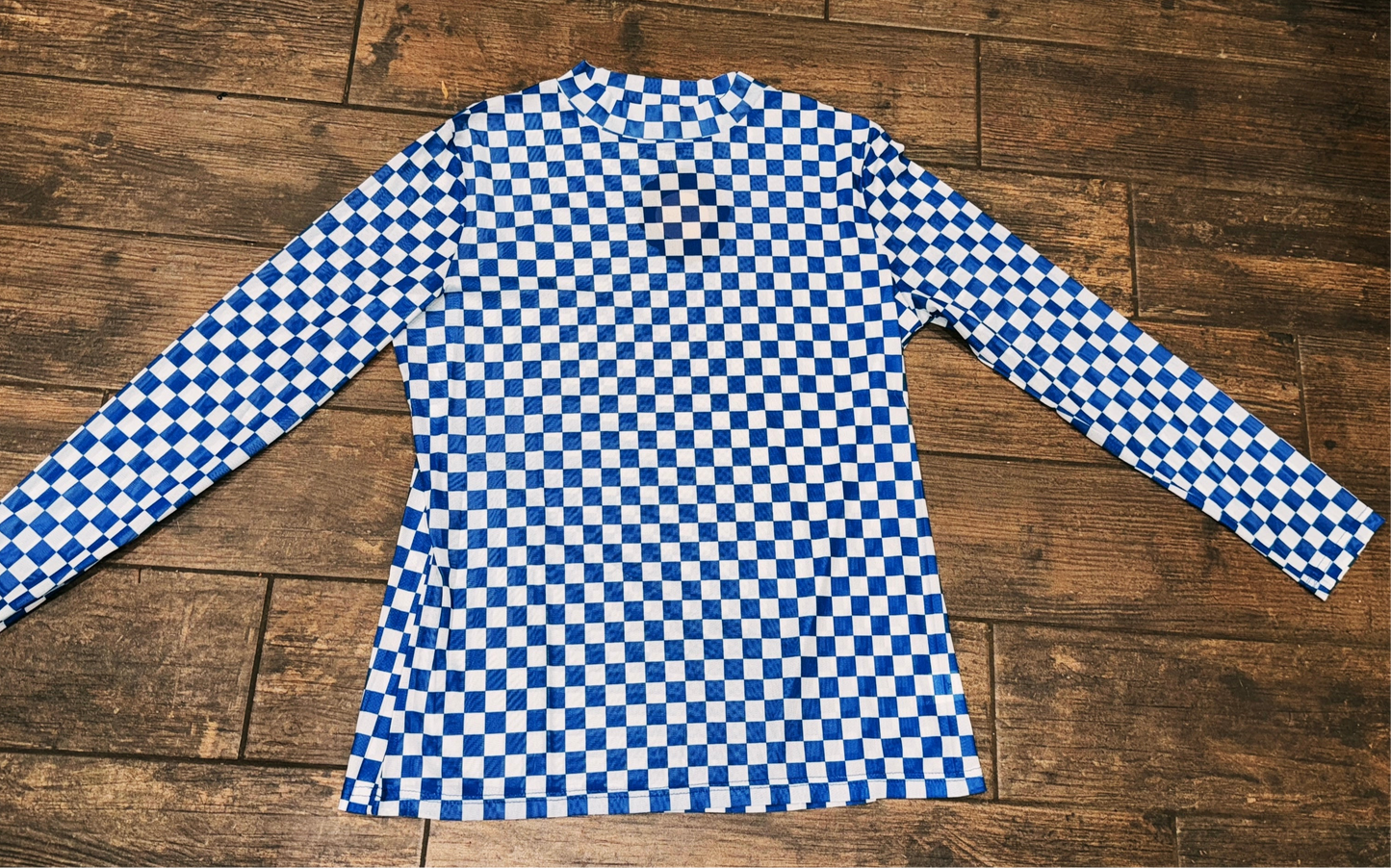 Blue/white checkered mesh