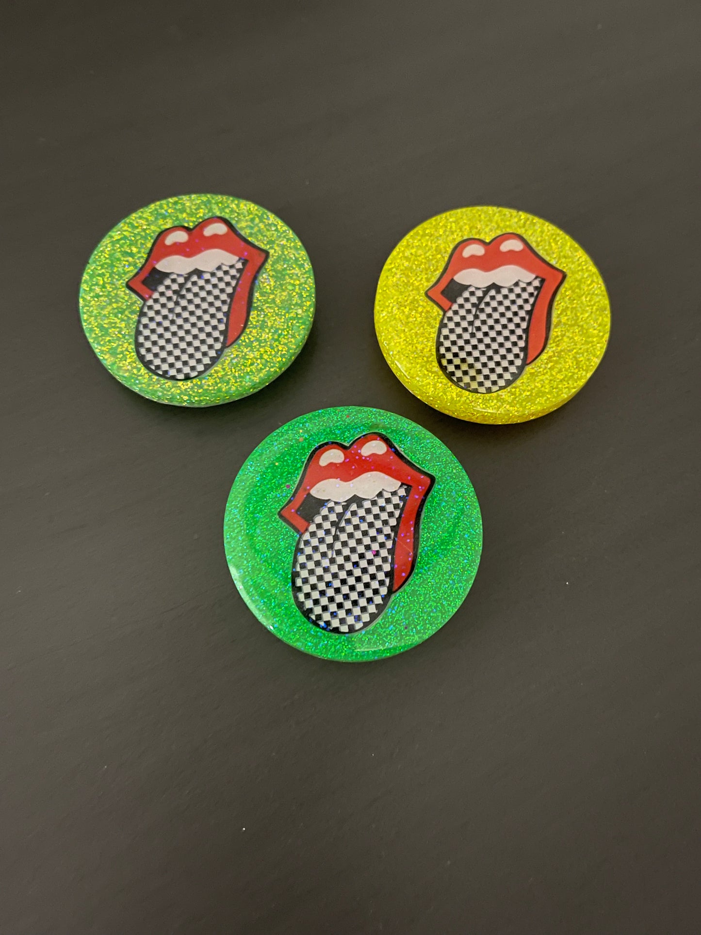 Checkered tongue popsockets